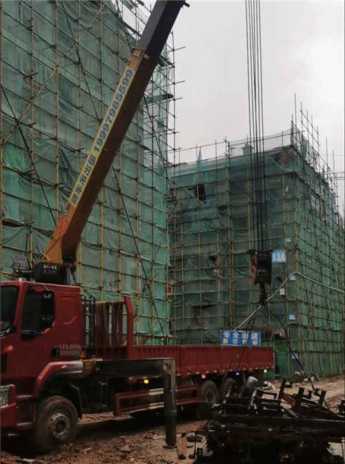 拱墅区“慢工细活”—— 吊车的 “微动控制” 技术